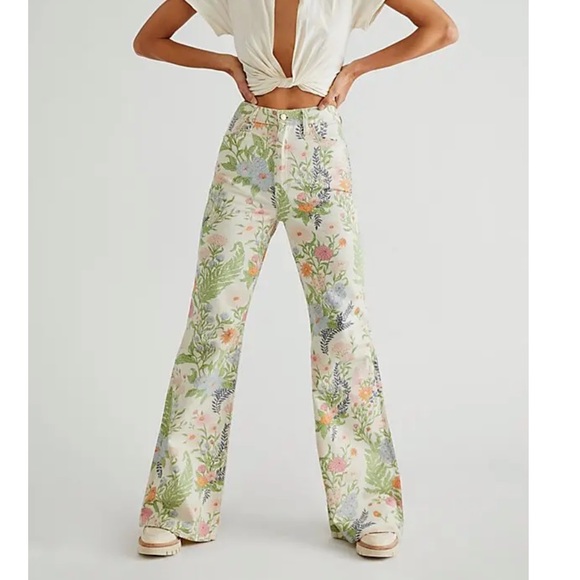 Wrangler Denim - Wrangler Wanderer 626 High-rise flare jeans in floral